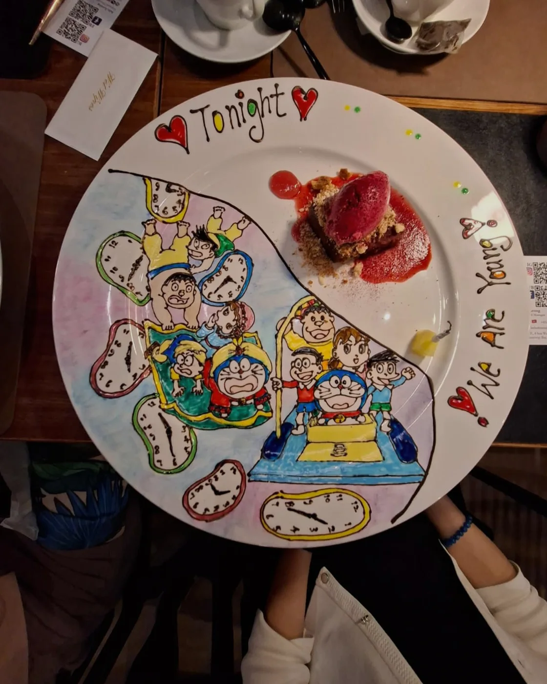 Hand-drawn personalised celebration plate at Le Chefeteria